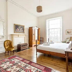  Apartment Stylish New Town Property: With Secure Off Street Parking